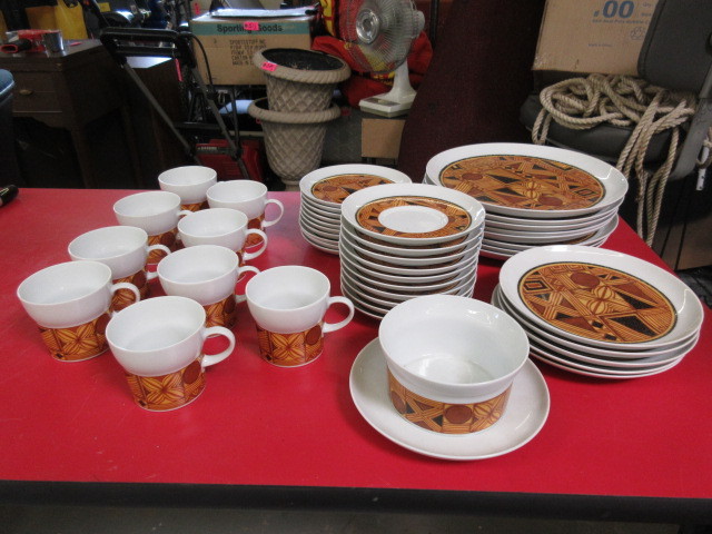 lot 257 image: NORITAKE CHINA