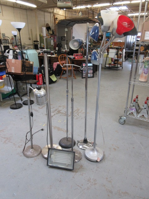 lot 259 image: WORK LIGHTS AND LAMPS