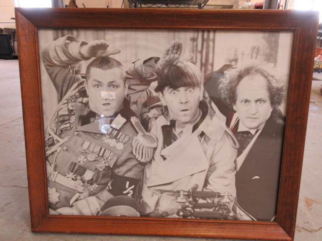 lot 263 image: THREE STOOGES PHOTO PRINT THE SALUTE