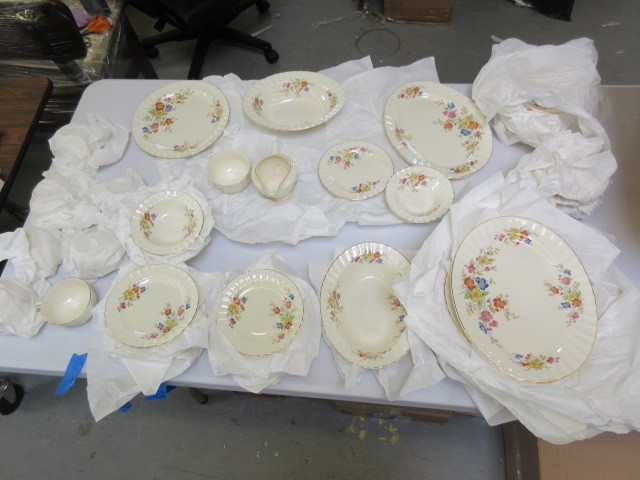 lot 268 image: EDWIN KNOWLES, SEMI VITREOUS CHINA