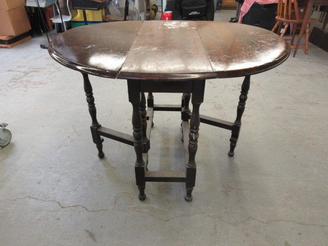 lot 277 image: SOLID WOOD DROP LEAF TABLE