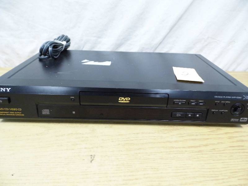 lot 2 image: Sony DVD Player
