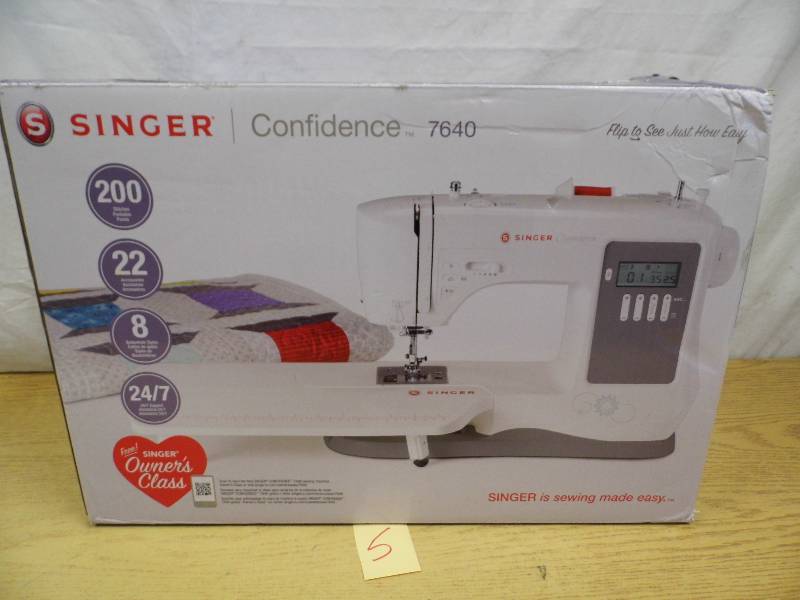 lot 5 image: Singer Confidence 7640 Sewing Machine