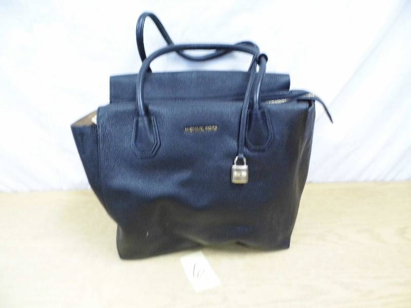 lot 6 image: Michael Kors Purse