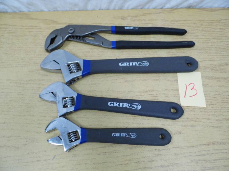 lot 13 image: Grip Tools