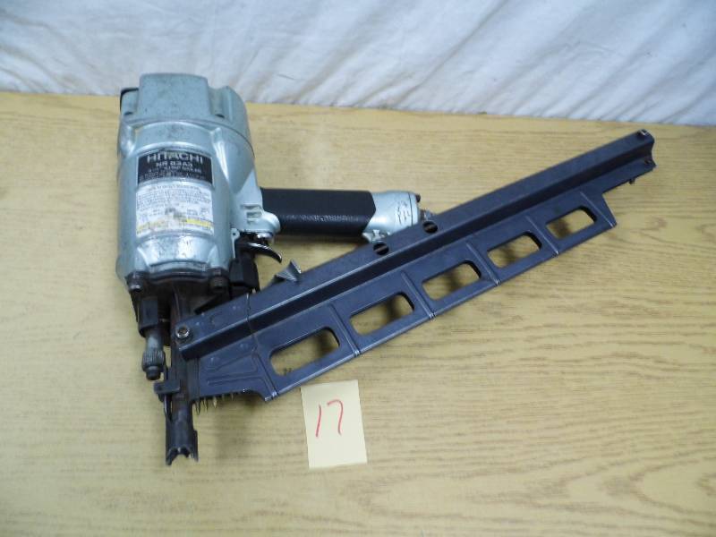 lot 17 image: Hitcahi Strip Nailer