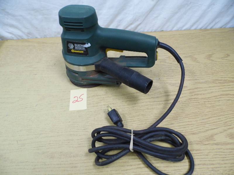 lot 25 image: Black & Decker Quantum Sander