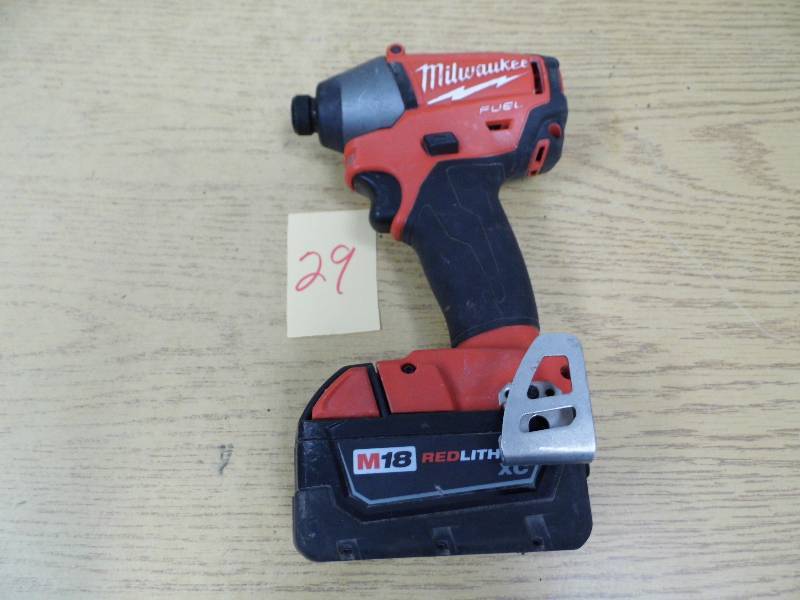 lot 29 image: Milwaukee Impact Driver wBattery