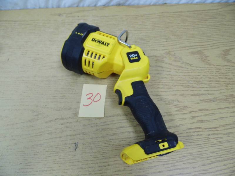 lot 30 image: DeWalt Light