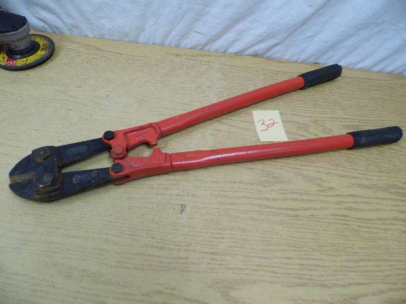 lot 32 image: Bolt Cutters