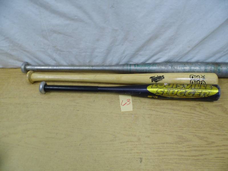 lot 63 image: Baseball Bats