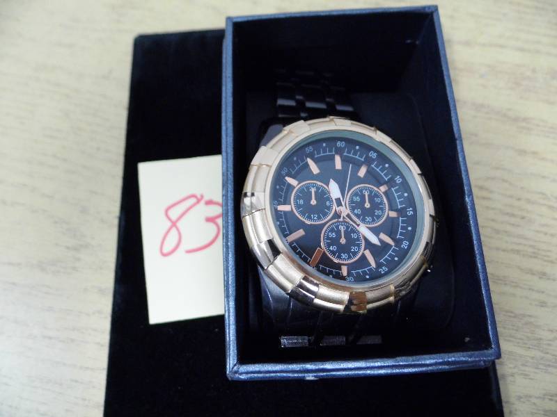 lot 83 image: Watch
