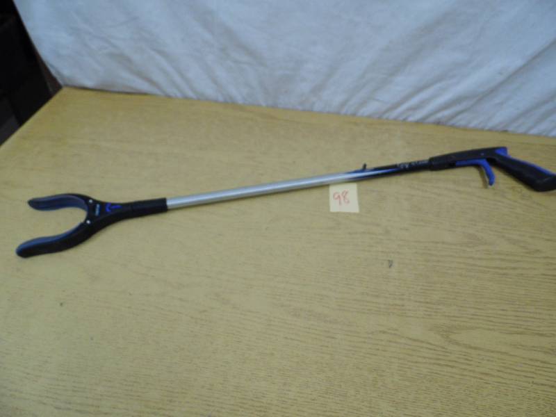 lot 98 image: Grip N Grab