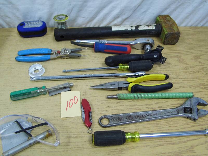 lot 100 image: Tools
