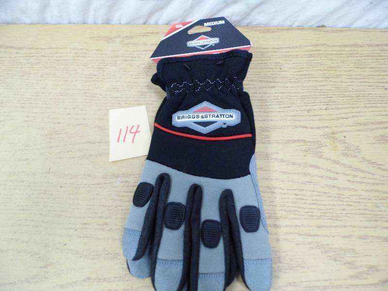 lot 114 image: Briggs & Stratton Gloves