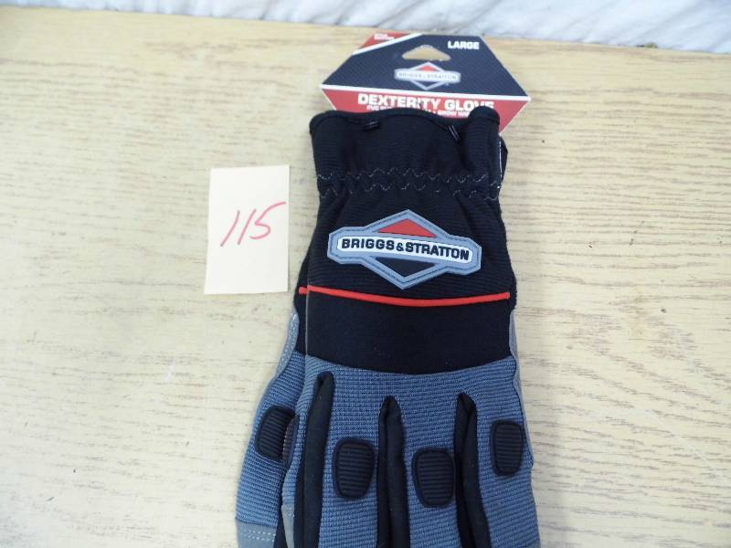 lot 115 image: Briggs & Stratton Gloves