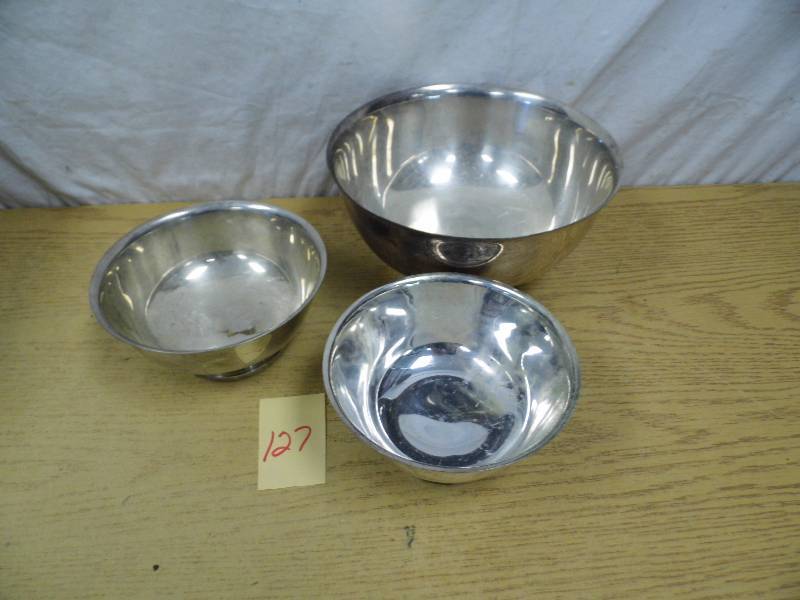 lot 127 image: Lot of 3 Silver Colored Bowls
