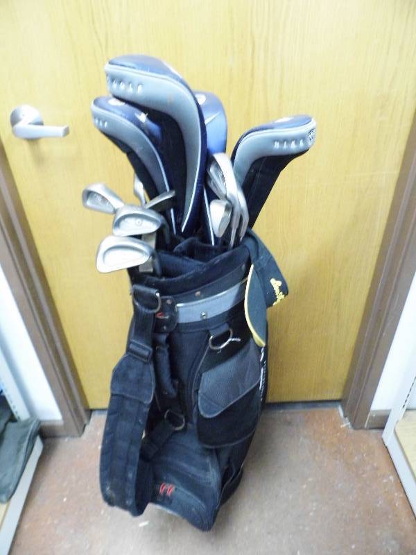 lot 136 image: Golf Clubs w Bag