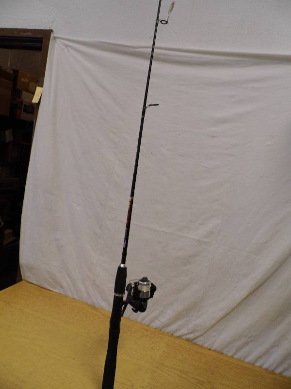 lot 146 image: Rhino Fishing Rod - Reel