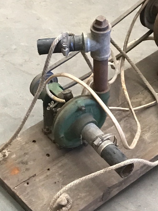 lot 9 image: Electric Water Pump