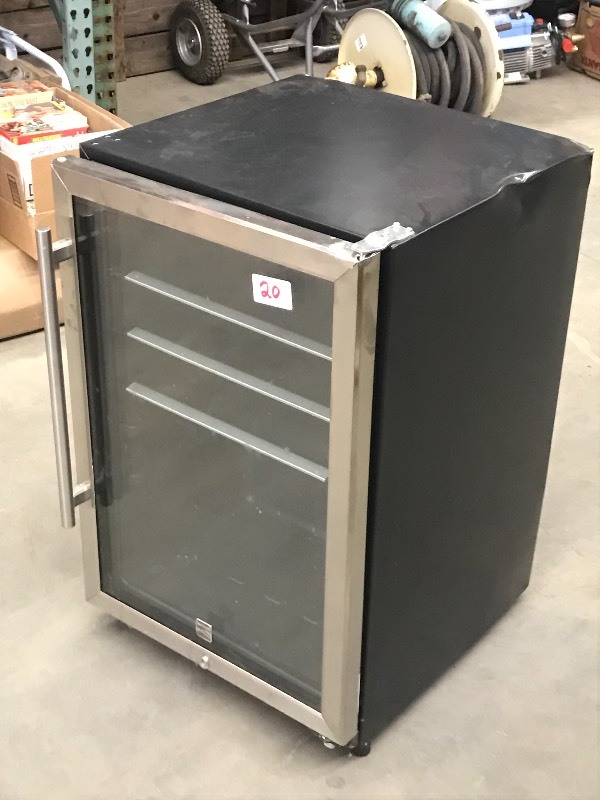 lot 20 image: Kenmore Mini Fridge