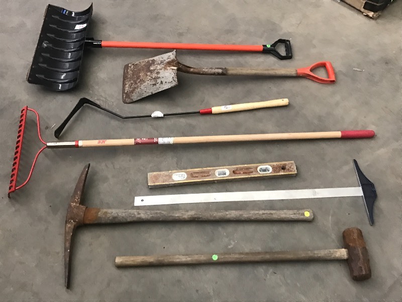 lot 29 image: Lot Of Yard & Garden Tools