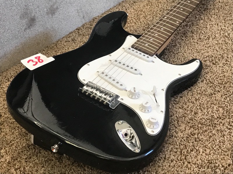 lot 38 image: Mahar Electric Guitar