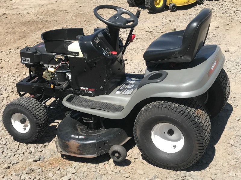 lot 5 image: Craftsman Lawn Tractor