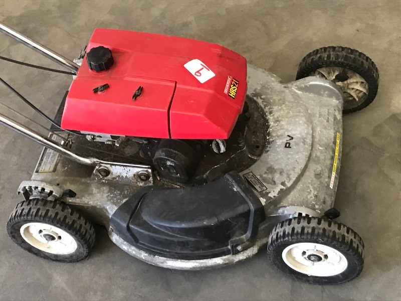 lot 9 image: Honda 21 Lawn Mower
