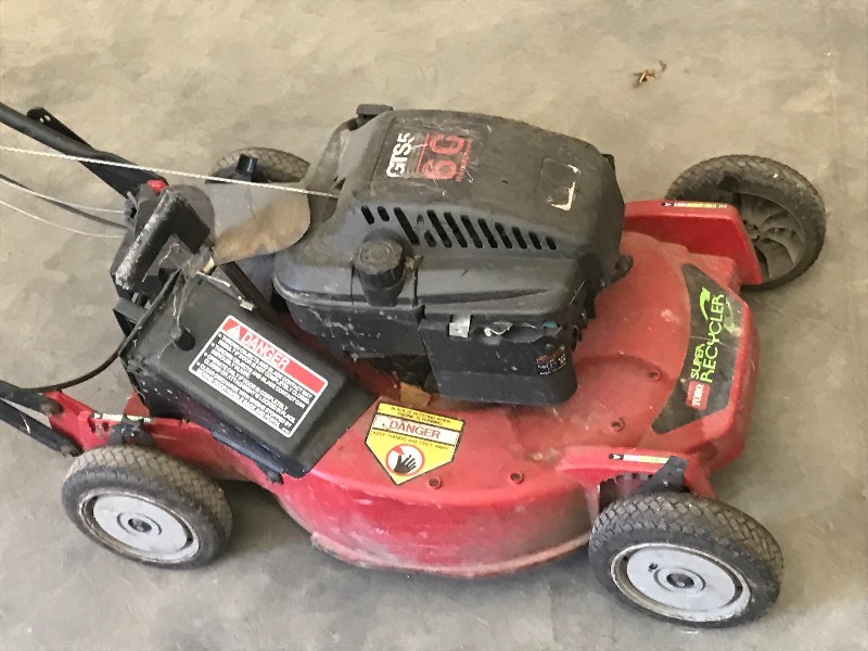 lot 12 image: Toro 21 Mower