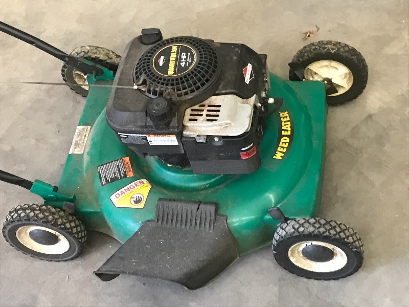 lot 13 image: Weed Eater 21 Mower