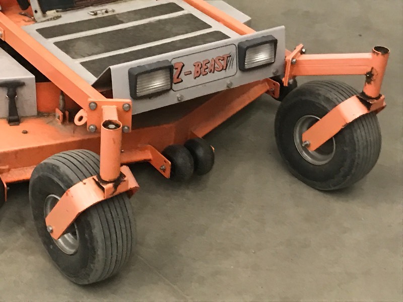 lot 3 image: Z-Beast Lawn Mower