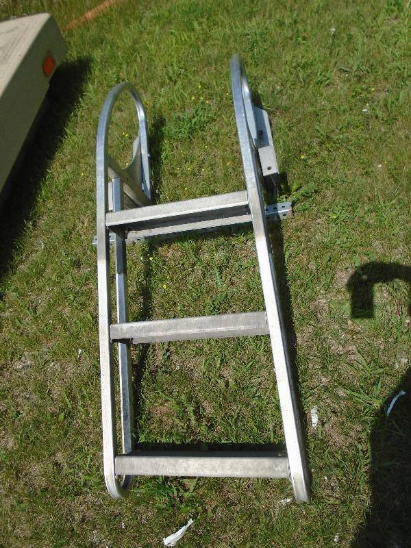 lot 6 image: Swim Raft