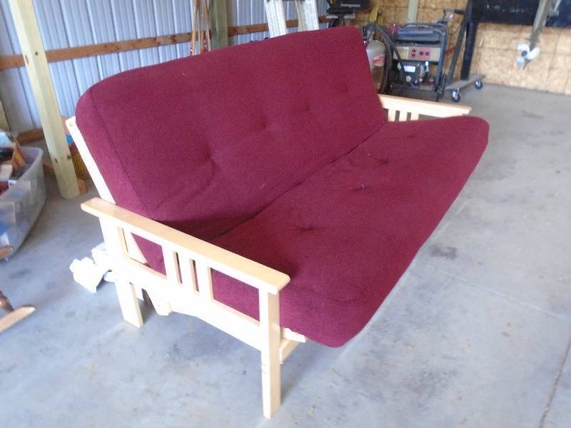 lot 10 image: Futon