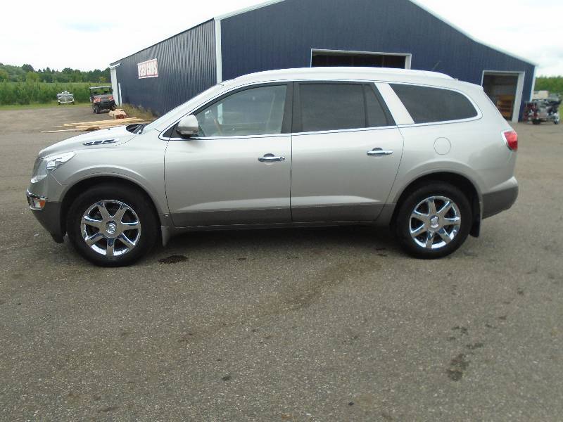 lot 4 image: 2008 Buick Enclave CXL
