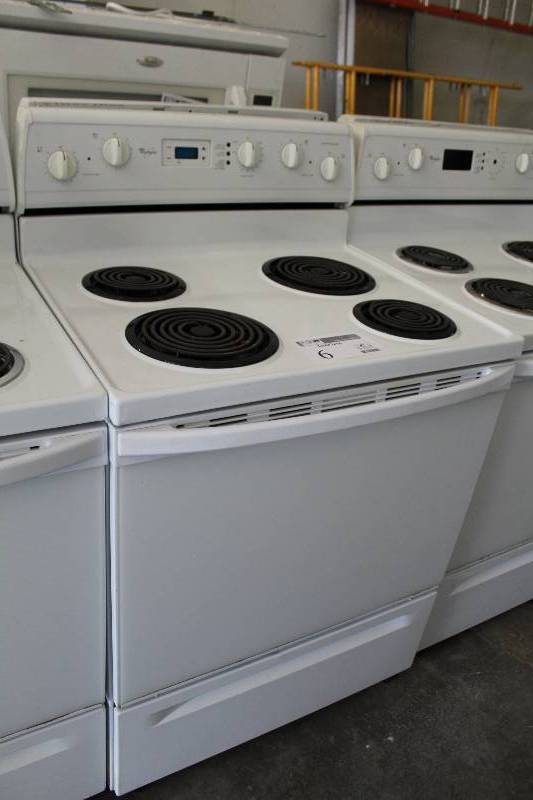 lot 6 image: Whirlpool 4-Burner Stove Top Oven