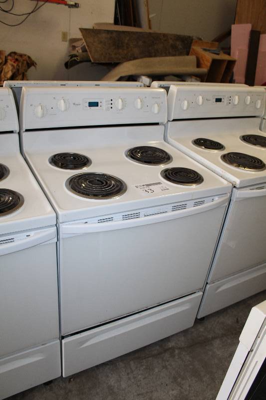 lot 33 image: Whirlpool 4-Burner Stove Top Oven