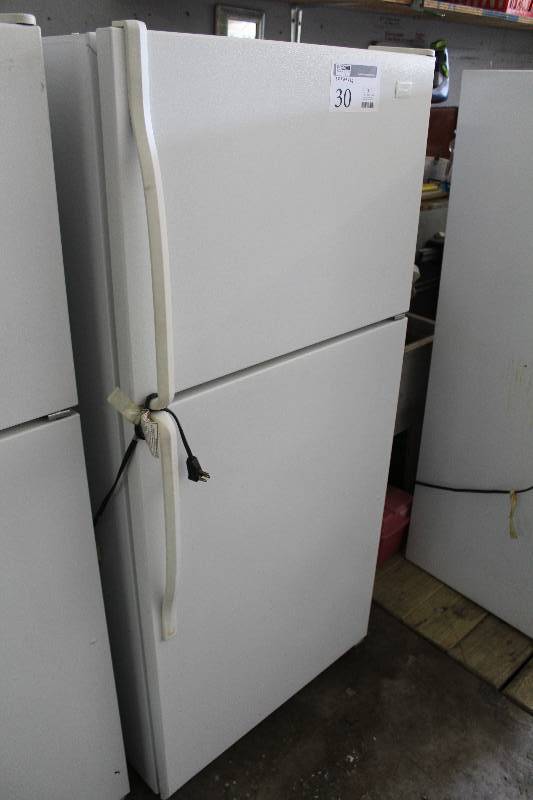 lot 30 image: Whirlpool 18.1cu.ft. Refrigerator Freezer