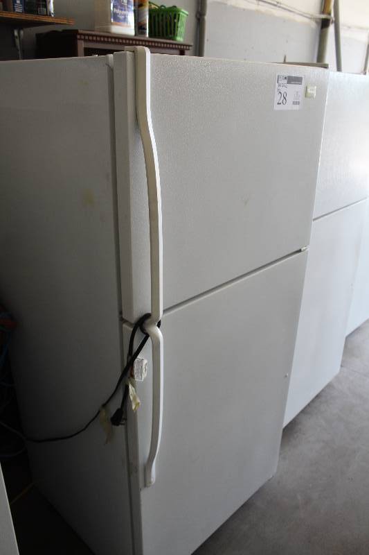 lot 28 image: Whirlpool 18.1cu.ft. Refrigerator Freezer