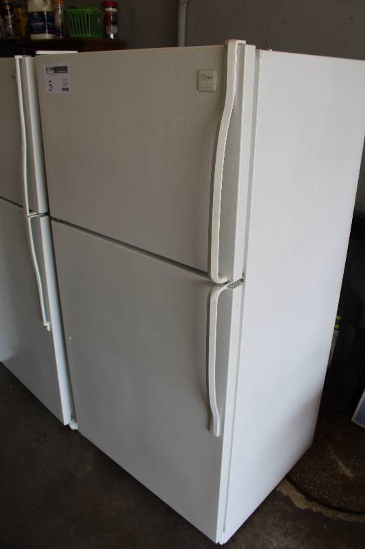 lot 5 image: Whirlpool 20.9cu.ft. Refrigerator Freezer
