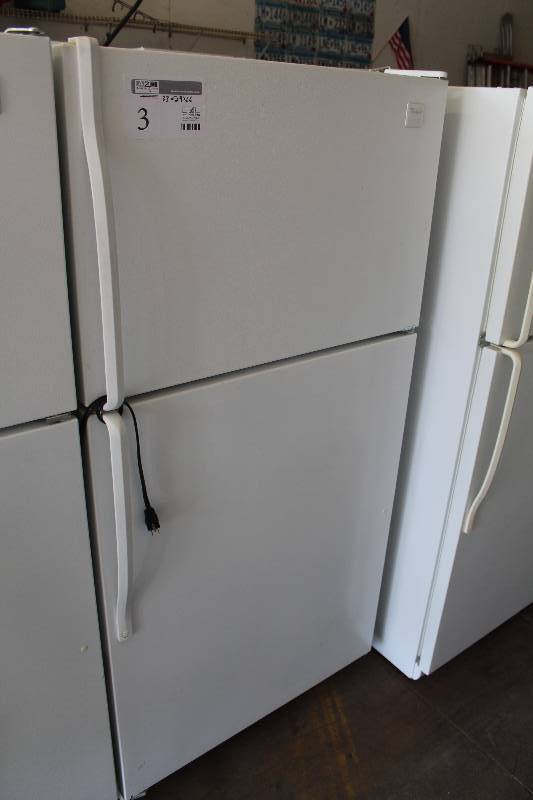 lot 3 image: Whirlpool 20.9cu.ft. Refrigerator Freezer