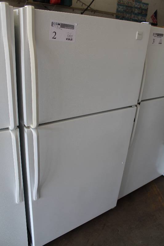 lot 2 image: Whirlpool 20.9cu.ft. Refrigerator Freezer