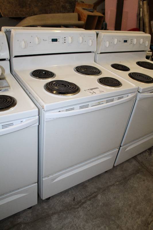 lot 34 image: Whirlpool 4-Burner Stove Top Oven