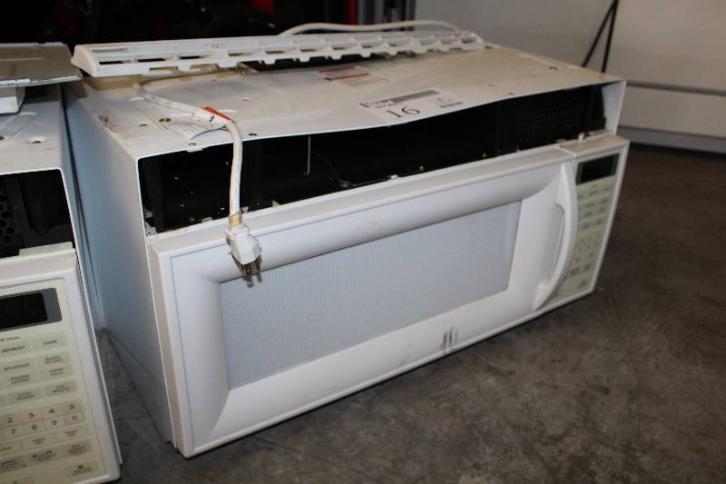 lot 16 image: Whirlpool Microwave