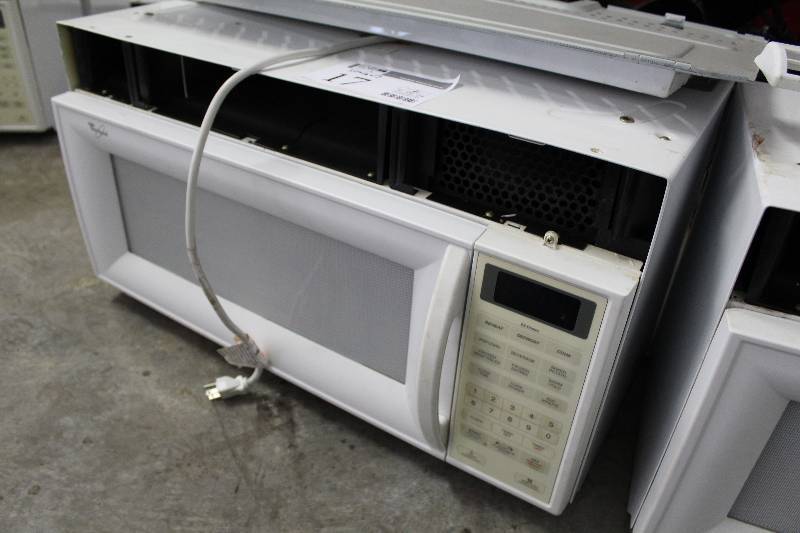 lot 17 image: Whirlpool Microwave