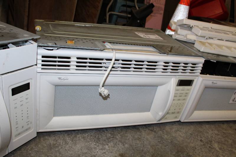 lot 43 image: Whirlpool Microwave