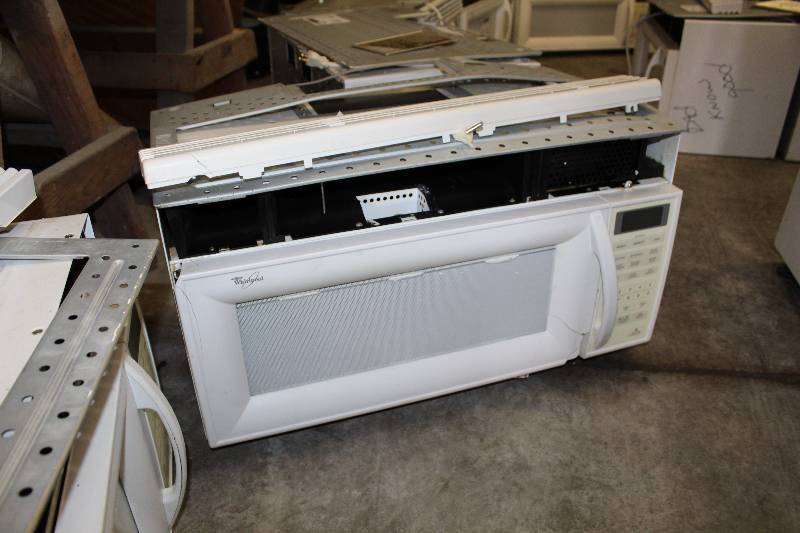 lot 45 image: Whirlpool Microwave