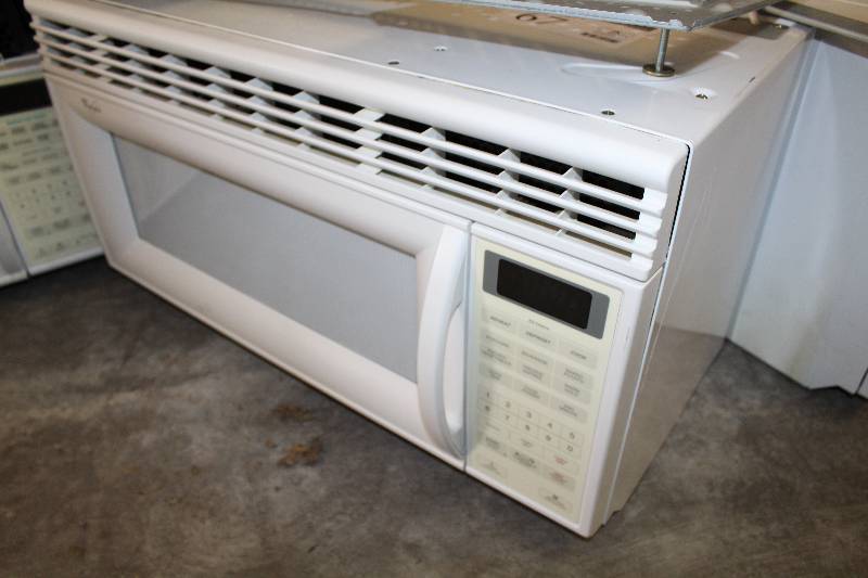 lot 67 image: Whirlpool Microwave