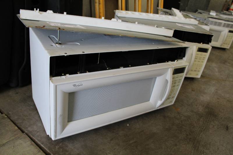 lot 88 image: Whirlpool Microwave