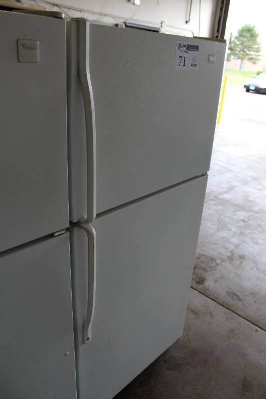 lot 71 image: Whirlpool 18.1cu.ft. Refrigerator Freezer